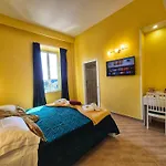 Residenze Serventi Longhi 게스트하우스 4*