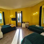 Residenze Serventi Longhi 게스트하우스 4*