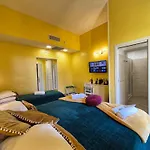 게스트하우스 Residenze Serventi Longhi 4*