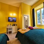 게스트하우스 Residenze Serventi Longhi 4*