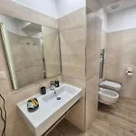게스트하우스 Residenze Serventi Longhi 4*